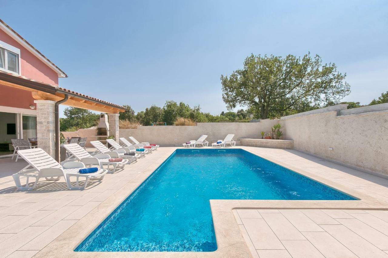 Holiday Home Nikol Πούλα Εξωτερικό φωτογραφία